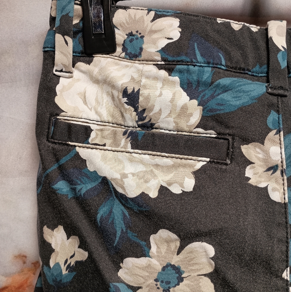 American‎ Eagle Floral Midi Shorts - Picture 5 of 6